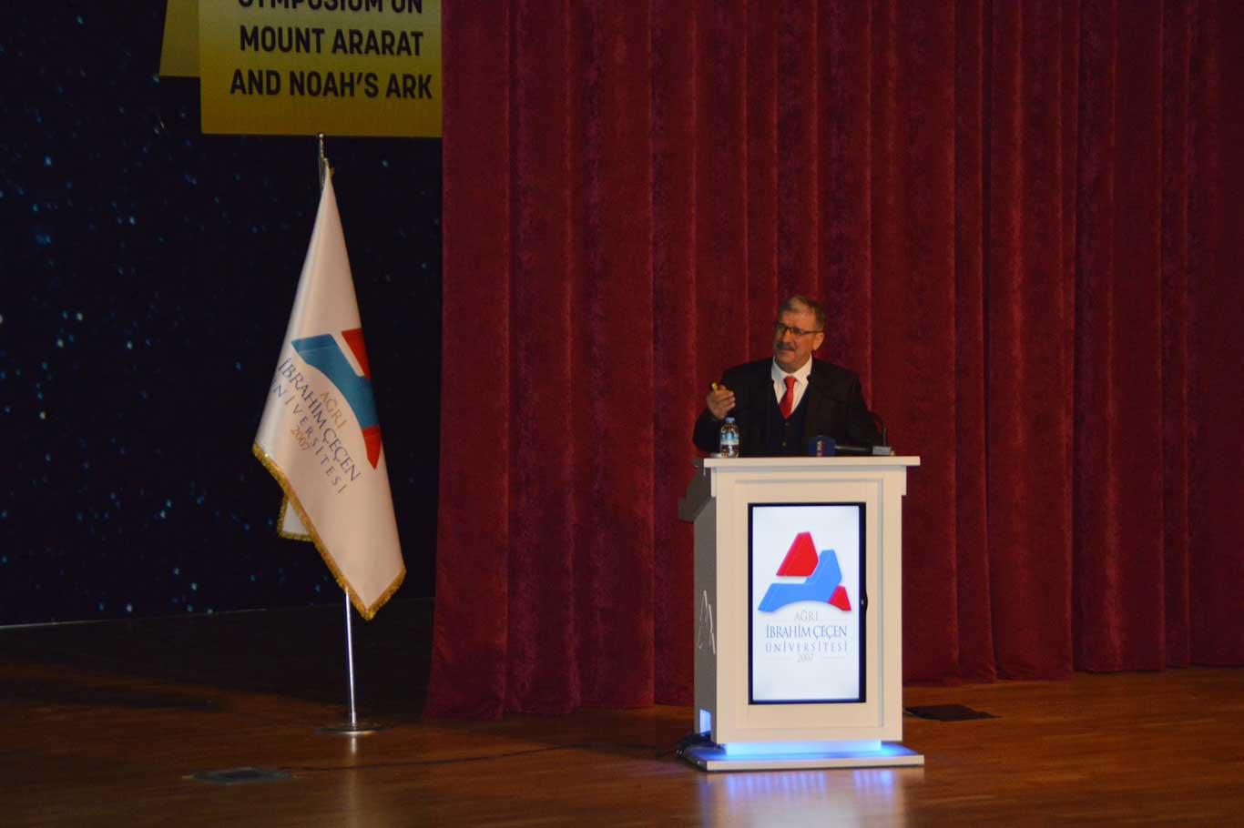 Prof. Dr. Mehmet Parlak: "İnsanların Corona virüs'ten ölme olasılığı çok düşük" Prof. Dr. Mehmet Parlak: "İnsanların Corona virüs'ten ölme olasılığı çok düşük"